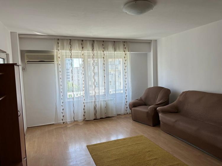 Apartament cu 3 camere decomandat, mobilat în Decebal