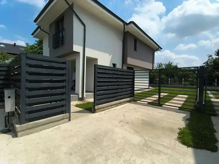 Casă individuală cu 4 camere cu Canalizare în Nord