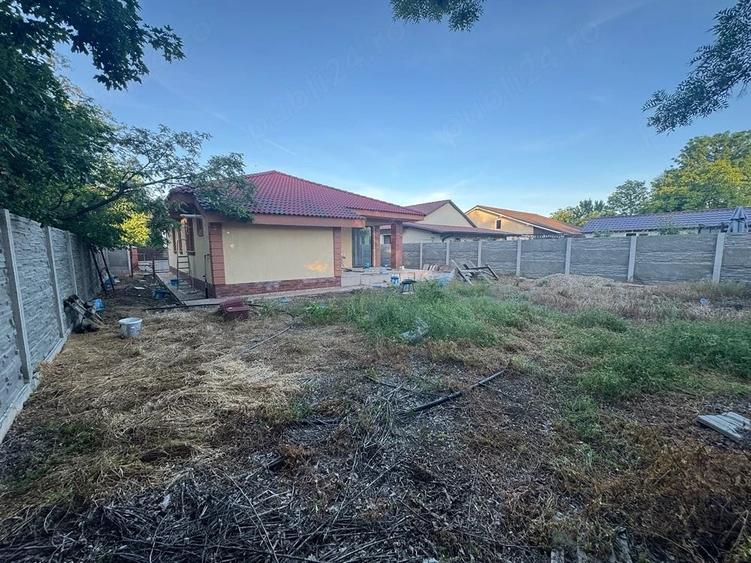 Casă cu 3 camere cu Teren 500 Mp în Sânmihaiu Român