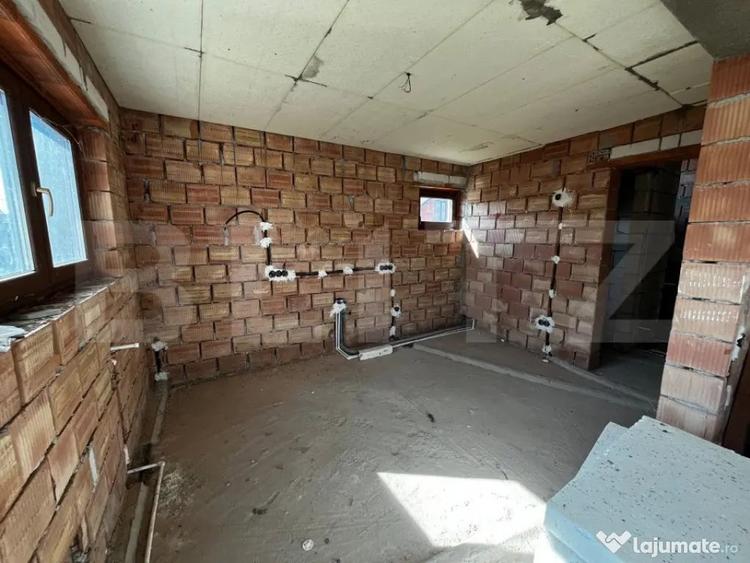 Casă cu 6 camere cu Teren 400 Mp în Beclean