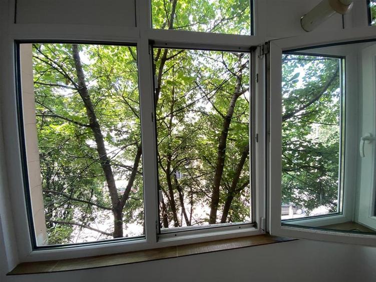 Apartament cu 2 camere decomandat în Podul de Fier