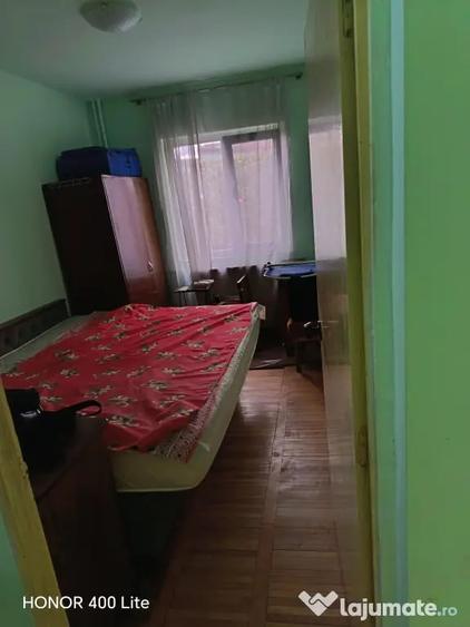Apartament cu 4 camere decomandat în Mihai Bravu