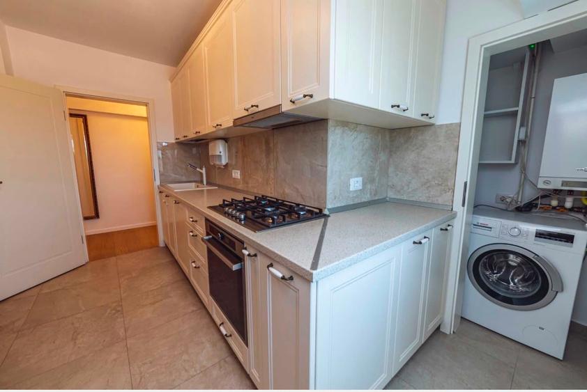 Apartament cu 4 camere decomandat în P-ța Unirii