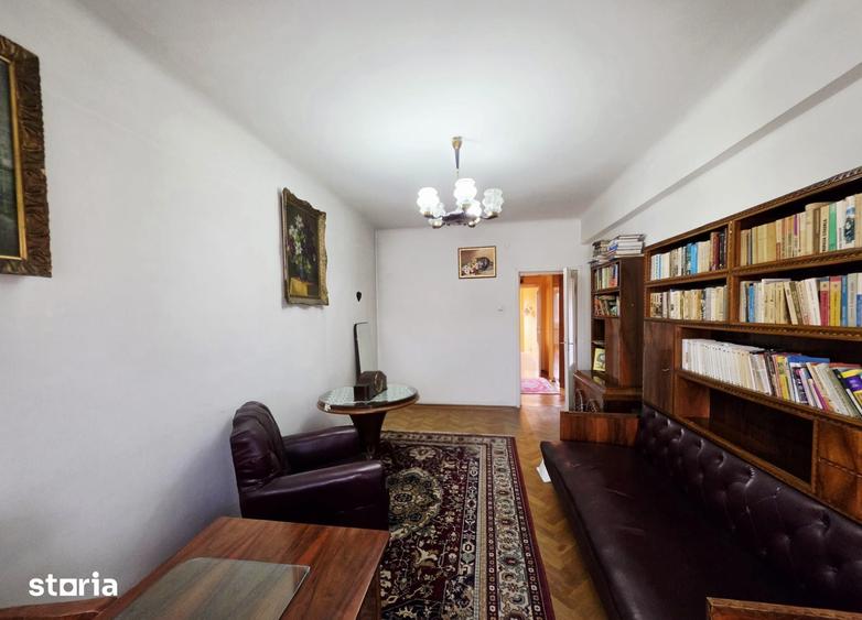 Apartament cu 3 camere decomandat în Gruia
