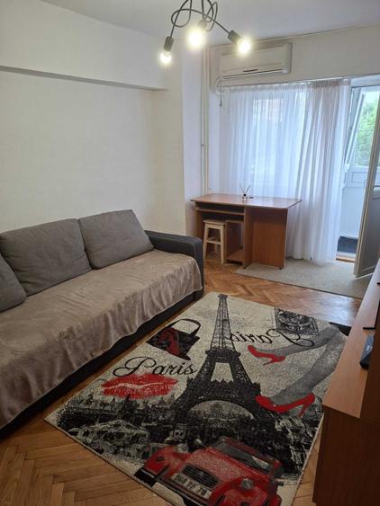 Garsonieră semidecomandată în Unirii Sud