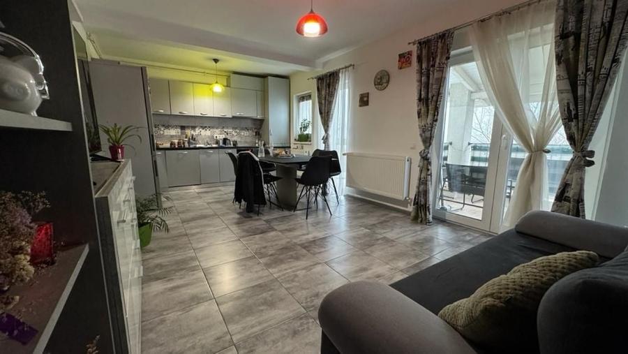 Apartament cu 4 camere decomandat în Ludoș