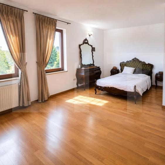 Casă individuală cu 9 camere cu Piscina în Dumbrăvița