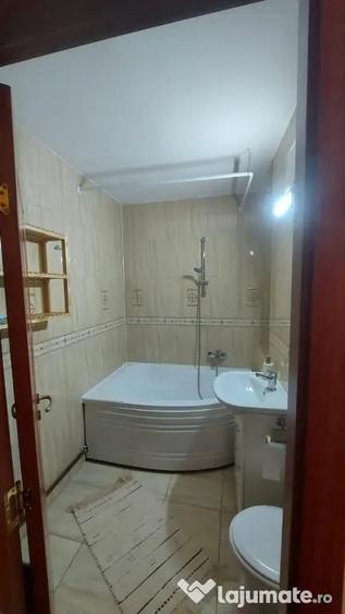 Apartament cu 3 camere decomandat în Exterior Vest