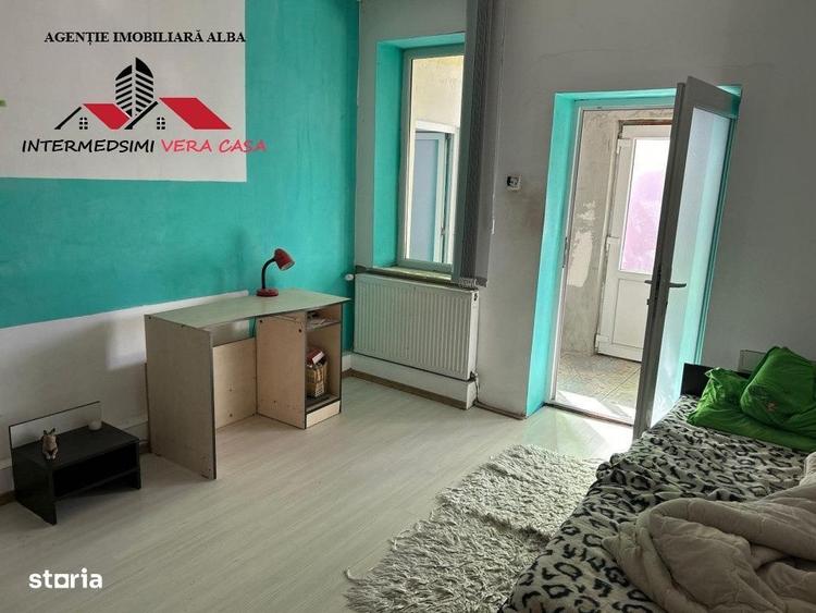 Casă cu 4 camere în Teiu