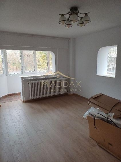 Apartament cu 4 camere decomandat în Dorobanți