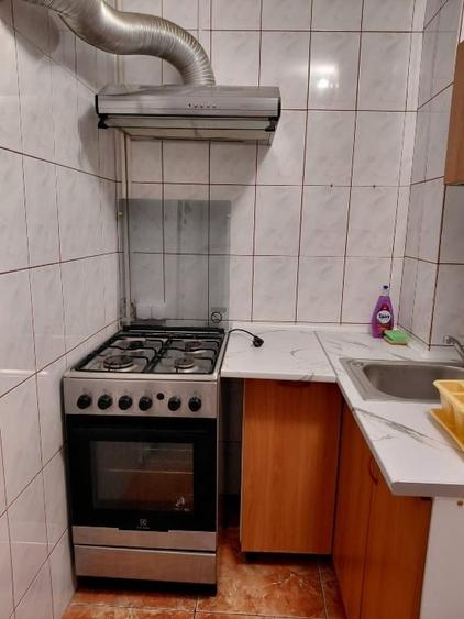 Garsonieră decomandată, mobilată în Vitan Mall