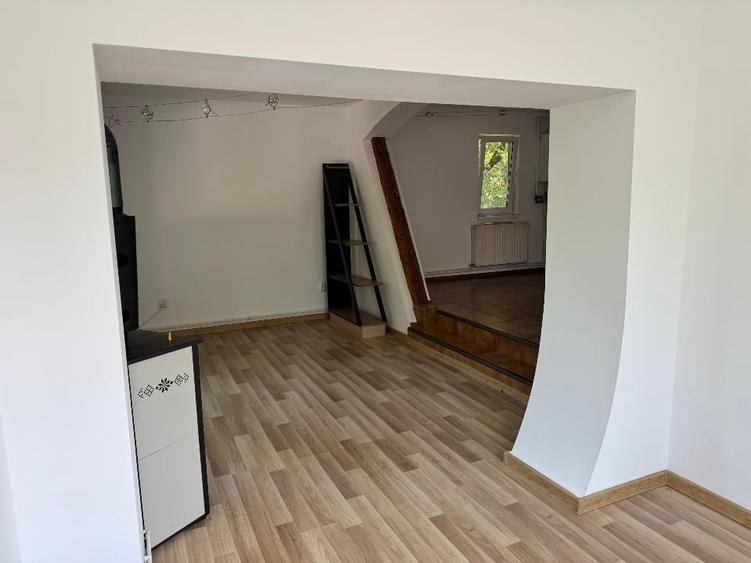 Casă individuală cu 3 camere cu Canalizare în Griviței