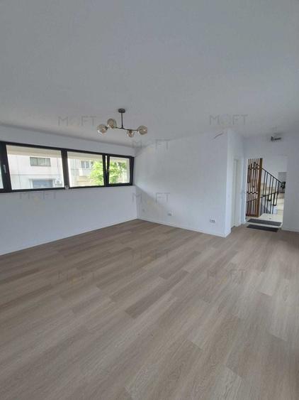 Casă individuală cu 6 camere cu Canalizare în Tineretului