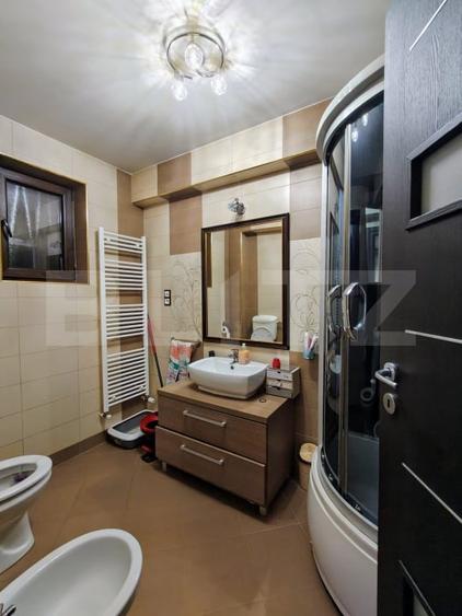 Casă individuală cu 5 camere cu Canalizare în Sud