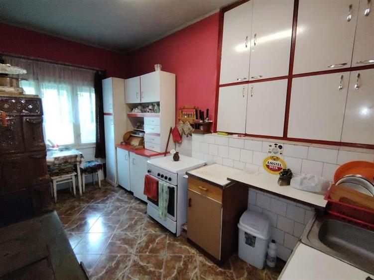 Duplex cu 4 camere cu Canalizare în Central