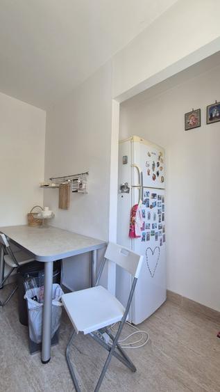 Apartament cu 3 camere semidecomandat în Dristor