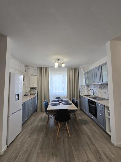 Apartament cu 3 camere decomandat în Exterior Vest
