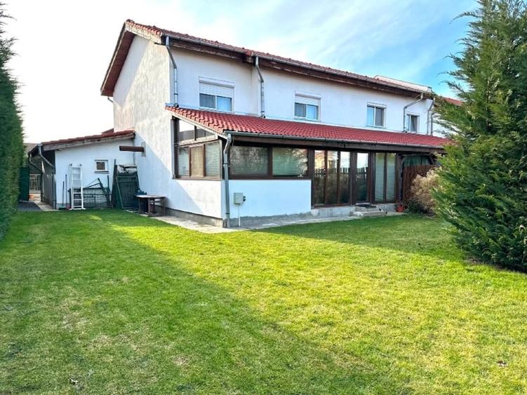 Duplex cu 4 camere cu Canalizare în Europa
