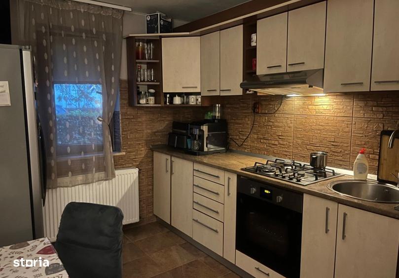 Apartament cu 3 camere decomandat în Granit