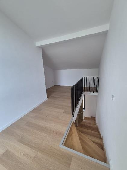 Casă cu 8 camere cu Teren 100 Mp în Parcul Carol