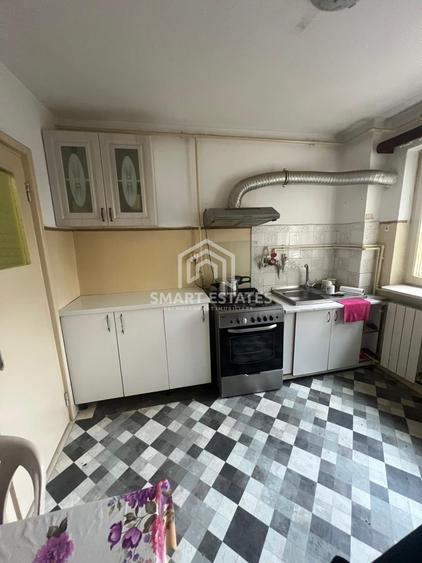Apartament cu 3 camere semidecomandat, mobilat în Oltenița