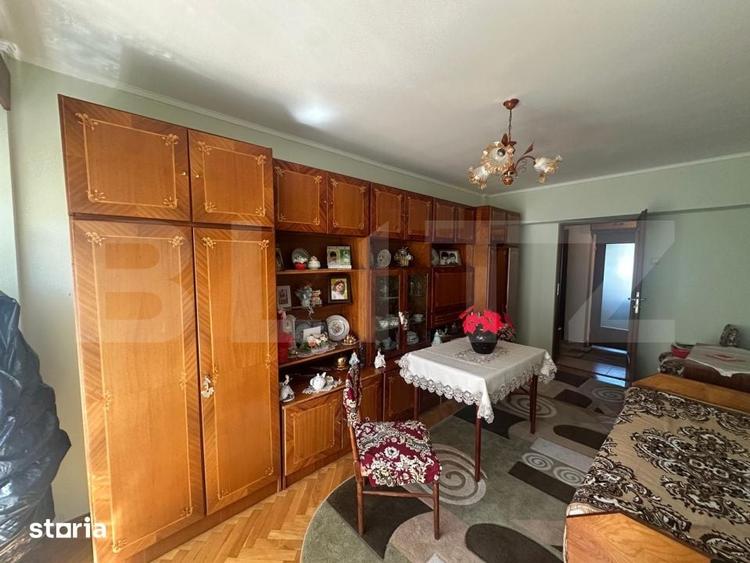 Apartament cu 4 camere decomandat în Micro 16