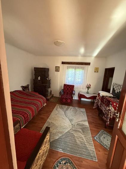 Casă cu 4 camere în Gherghița