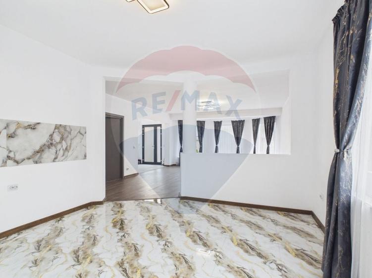 Casă individuală cu 5 camere cu Teren 457 Mp în Dobreni