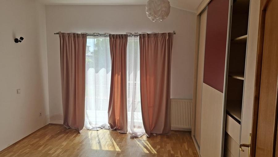 Casă cu 6 camere cu Teren 550 Mp în Corbeanca