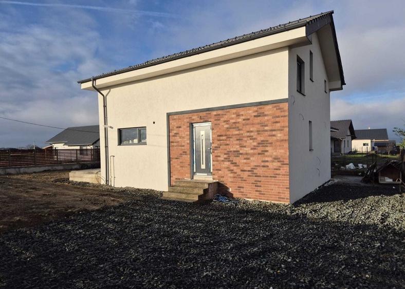 Casă individuală cu 5 camere cu Canalizare în Jucu de Sus