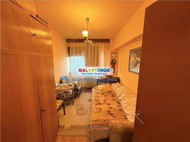 Apartament cu 3 camere decomandat în Republicii