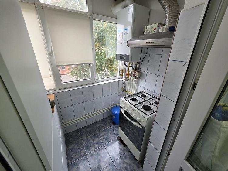 Apartament cu 2 camere semidecomandat, mobilat în Central