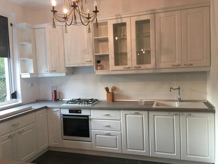 Apartament cu 3 camere decomandat, mobilat în Iancu Nicolae