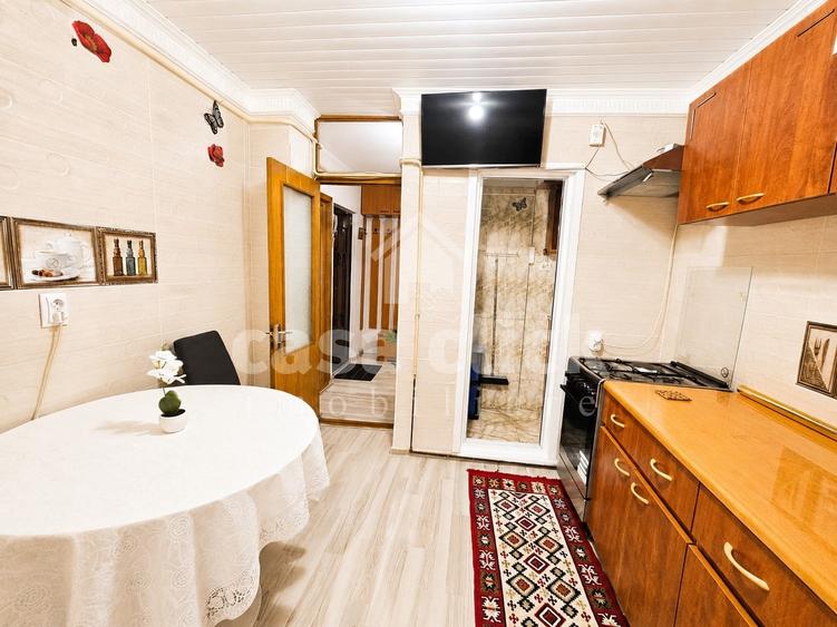 Apartament cu 3 camere decomandat în Piața Centrală