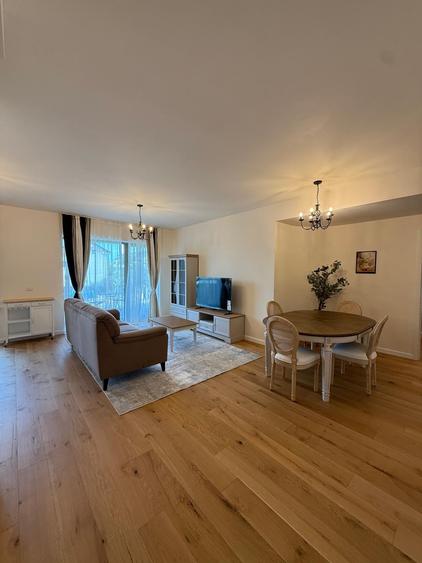 Apartament cu 4 camere decomandat, mobilat în Băneasa
