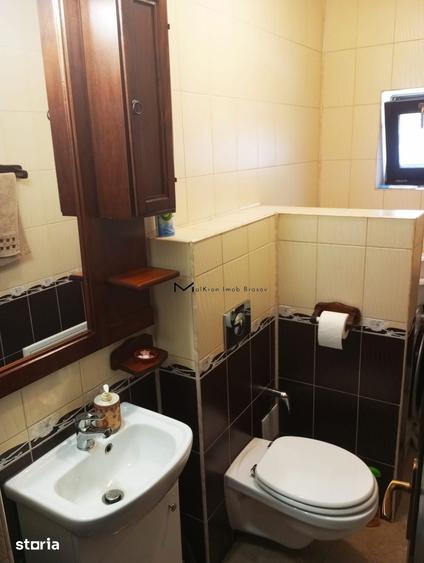 Casă cu 6 camere cu Teren 670 Mp în Florilor