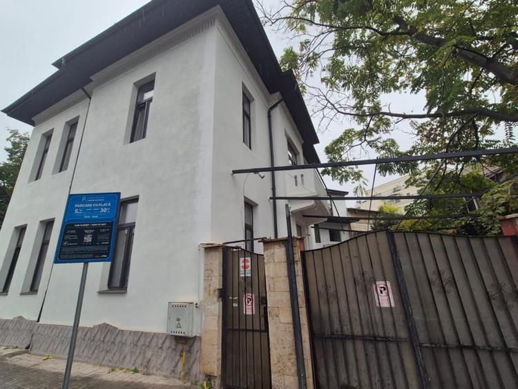 Casă cu 12 camere cu Canalizare în Foișorul de Foc