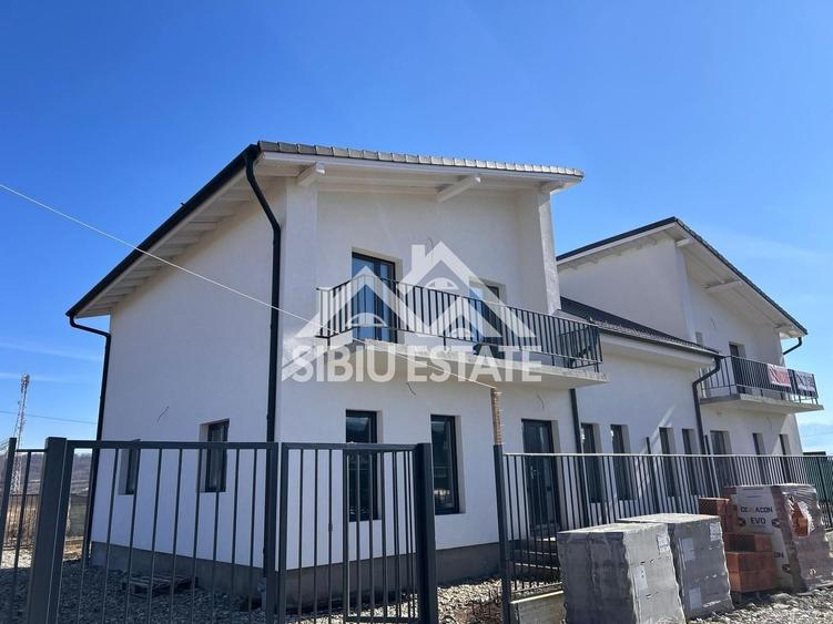 Duplex cu 4 camere cu Canalizare în Mohu