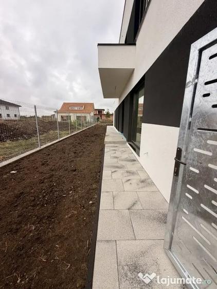 Casă cu 4 camere cu Teren 300 Mp în Dumbrăvița