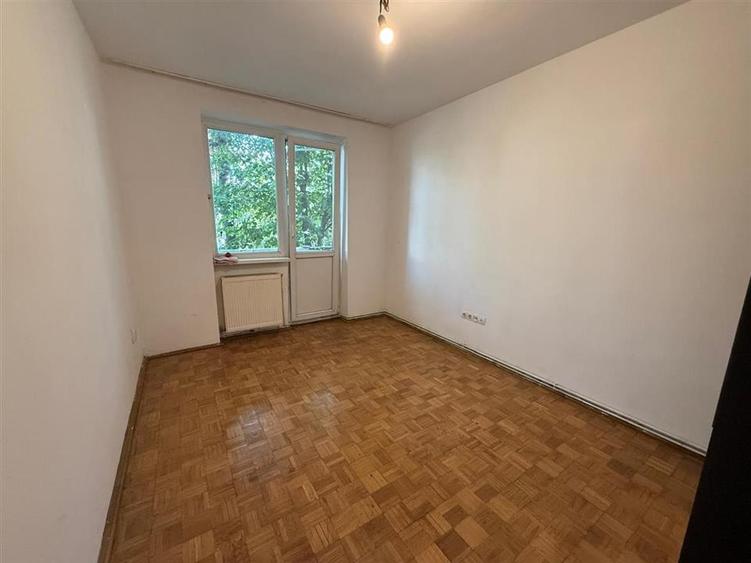 Apartament cu 4 camere decomandat în Hipodrom 2