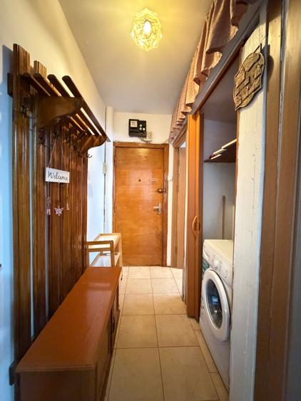 Apartament cu 2 camere semidecomandat în Girocului