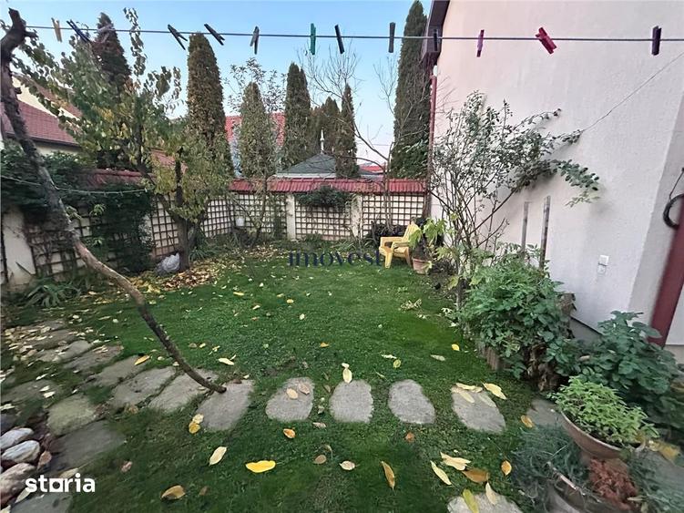 Casă cu 7 camere cu Teren 345 Mp în Titulescu