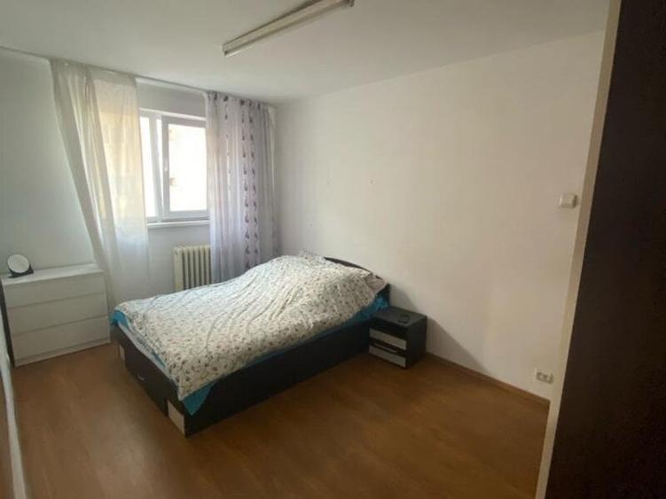 Apartament cu 3 camere decomandat în Colentina