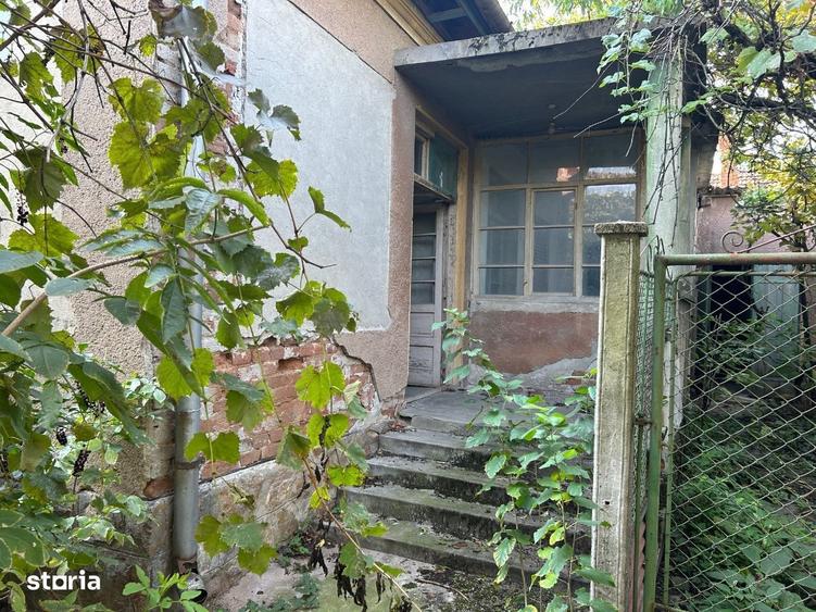 Casă cu 3 camere în Sântion