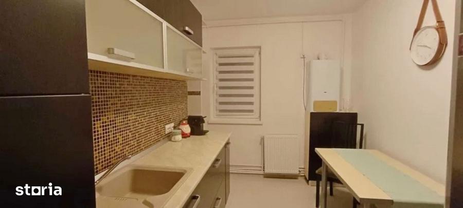 Apartament cu 3 camere decomandat în Turnișor