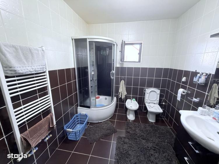 Casă cu 4 camere în Central