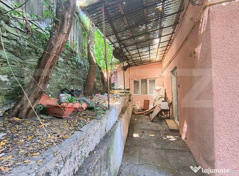 Casă cu 3 camere cu Teren 100 Mp în Central