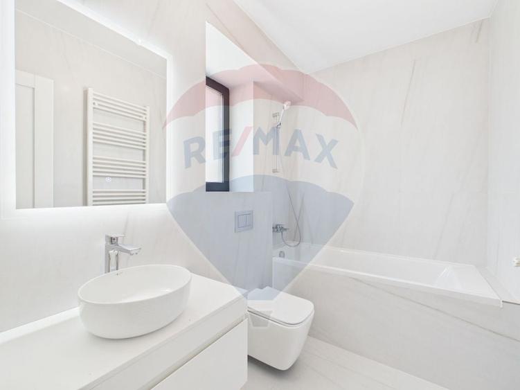 Apartament cu 3 camere semidecomandat în Nord