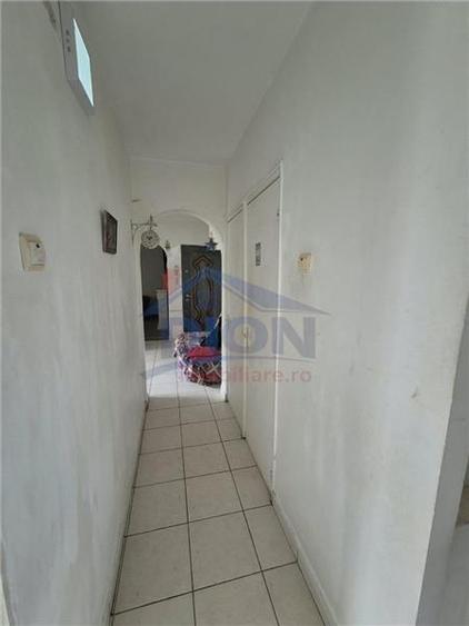 Apartament cu 3 camere decomandat în Dristor