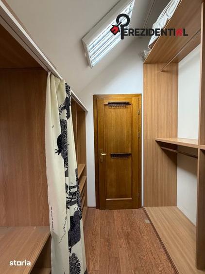 Casă cu 6 camere cu Teren 520 Mp în Văcăresti